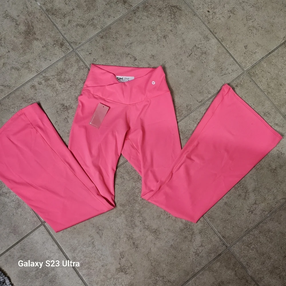 NWT Bell bottom leggings Size small - Picture 6 of 11